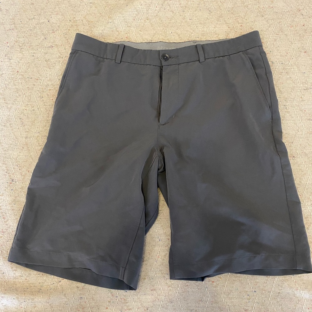 Nike Dri-Fit Golf shorts 32